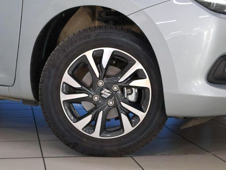 2025-Suzuki-Swift-12-GLX-Auto_2