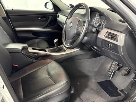 2008-BMW-3-Series-320i-Dynamic_9