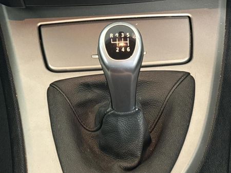 2008-BMW-3-Series-320i-Dynamic_10