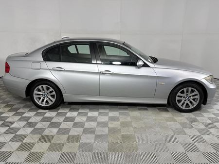 2008-BMW-3-Series-320i-Dynamic_16