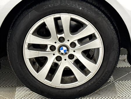 2008-BMW-3-Series-320i-Dynamic_5