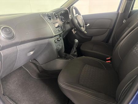 2015-Renault-Sandero-900T-Dynamique_8