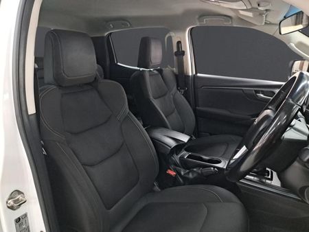 2022-Isuzu-D-Max-19-DDI-LS-4x4-Auto-Double-Cab_9