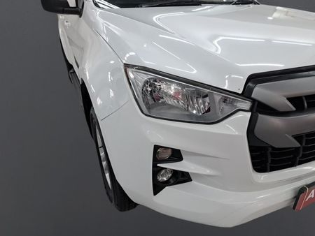 2022-Isuzu-D-Max-19-DDI-LS-4x4-Auto-Double-Cab_19