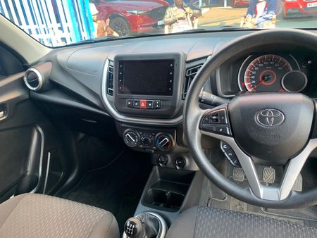 2025-Toyota-Vitz-10-XR_6