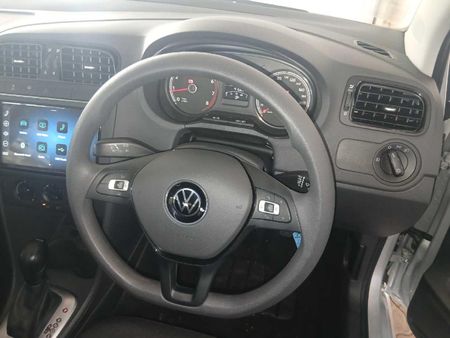 2026-Volkswagen-Polo-Vivo-16-Life_8