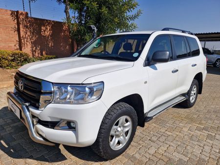 2018-Toyota-Land-Cruiser-200-45-D-V8-GX-Auto_0