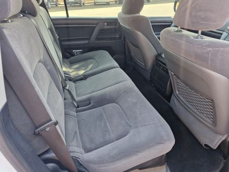 2018-Toyota-Land-Cruiser-200-45-D-V8-GX-Auto_9