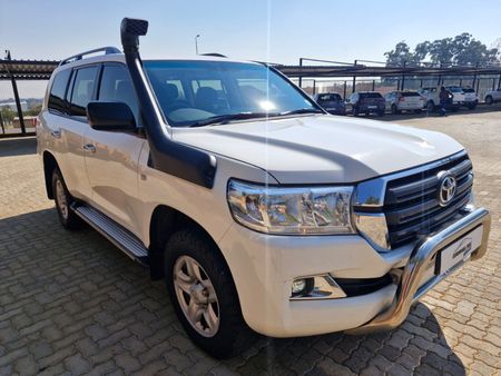 2018-Toyota-Land-Cruiser-200-45-D-V8-GX-Auto_4