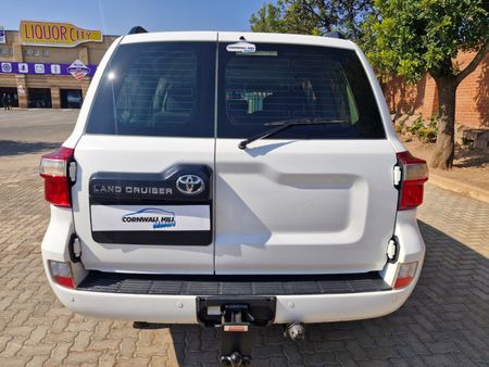 2018-Toyota-Land-Cruiser-200-45-D-V8-GX-Auto_6