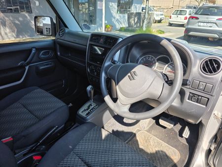 2015-Suzuki-Jimny-13-Auto_10