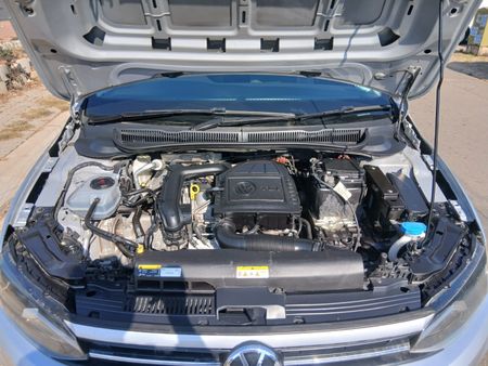 2022-Volkswagen-Polo-10-TSI_2