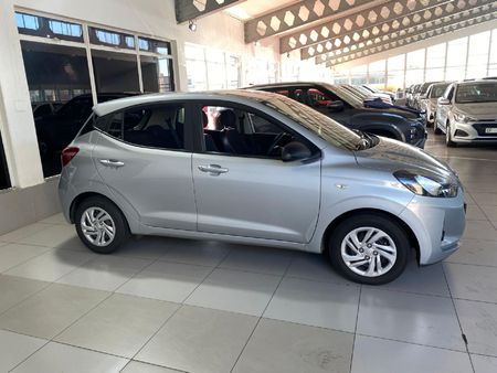 2023-Hyundai-Grand-i10-10-Motion_9