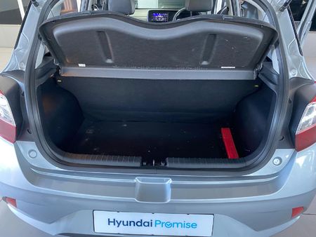 2023-Hyundai-Grand-i10-10-Motion_15