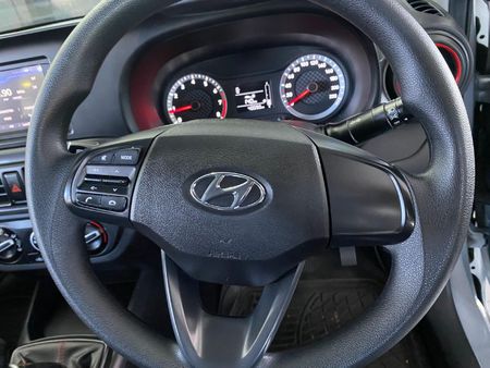 2023-Hyundai-Grand-i10-10-Motion_16