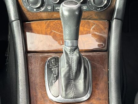 2007-Mercedes-Benz-C-Class-C-230-Elegance_10