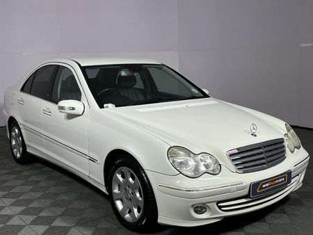 2007-Mercedes-Benz-C-Class-C-230-Elegance_15