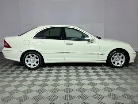 2007-Mercedes-Benz-C-Class-C-230-Elegance_16