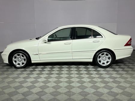 2007-Mercedes-Benz-C-Class-C-230-Elegance_18