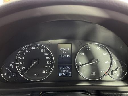 2007-Mercedes-Benz-C-Class-C-230-Elegance_2