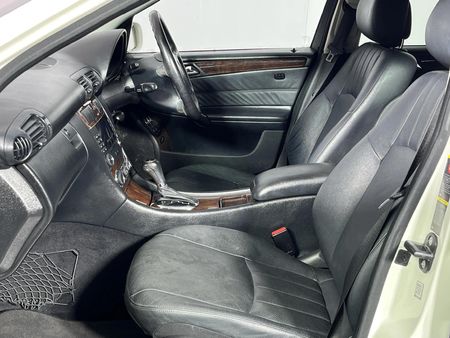 2007-Mercedes-Benz-C-Class-C-230-Elegance_8