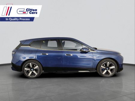 2022-BMW-iX-xDrive40_1