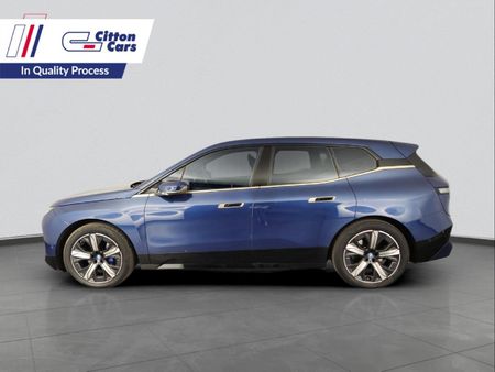 2022-BMW-iX-xDrive40_2