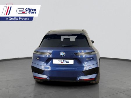 2022-BMW-iX-xDrive40_3