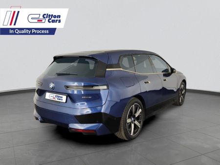 2022-BMW-iX-xDrive40_4