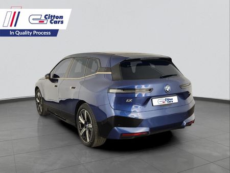 2022-BMW-iX-xDrive40_5