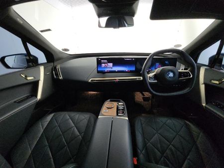 2022-BMW-iX-xDrive40_8