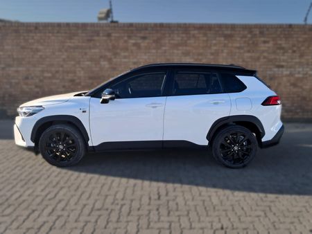 2026-Toyota-Corolla-Cross-18-GR-S-Hybrid_7