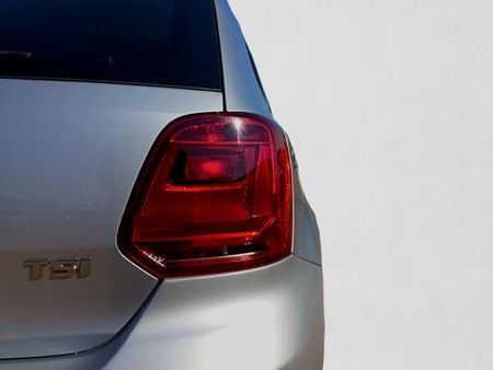 2015-Volkswagen-Polo-GP-12-TSI-Trendline-66kW_11