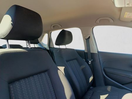 2015-Volkswagen-Polo-GP-12-TSI-Trendline-66kW_14