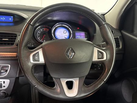 2013-Renault-Fluence-16-Expression_11