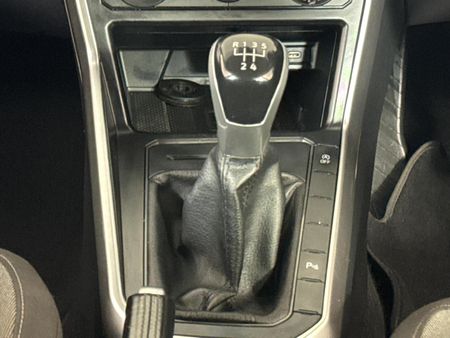 2022-Volkswagen-Polo-10-TSI-Life_9