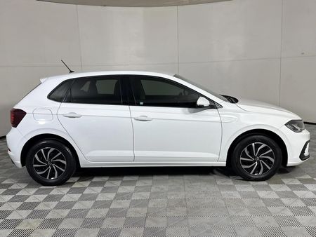 2022-Volkswagen-Polo-10-TSI-Life_16