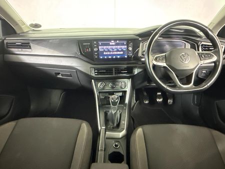 2022-Volkswagen-Polo-10-TSI-Life_1