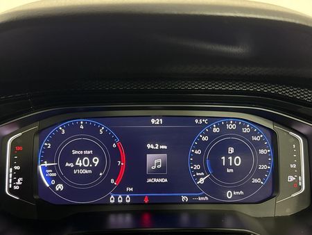 2022-Volkswagen-Polo-10-TSI-Life_2