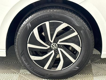 2022-Volkswagen-Polo-10-TSI-Life_5