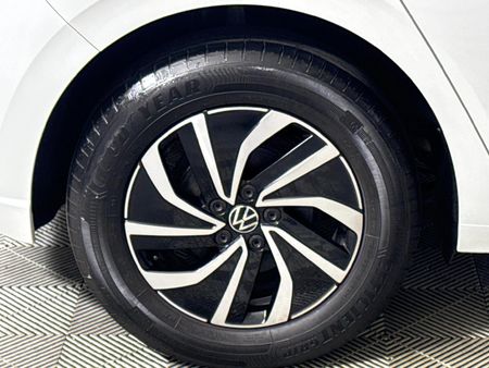 2022-Volkswagen-Polo-10-TSI-Life_6