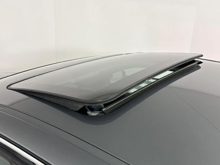 2010-BMW-3-Series-323i-Innovation-Auto_13