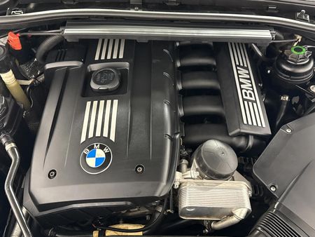 2010-BMW-3-Series-323i-Innovation-Auto_14