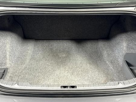 2010-BMW-3-Series-323i-Innovation-Auto_15