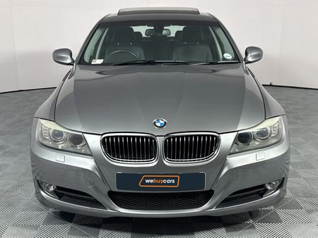 2010-BMW-3-Series-323i-Innovation-Auto_16
