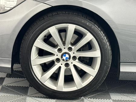 2010-BMW-3-Series-323i-Innovation-Auto_4
