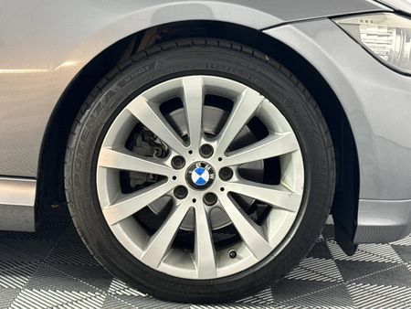 2010-BMW-3-Series-323i-Innovation-Auto_5