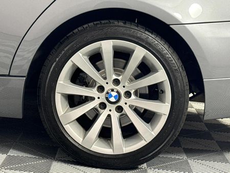 2010-BMW-3-Series-323i-Innovation-Auto_6
