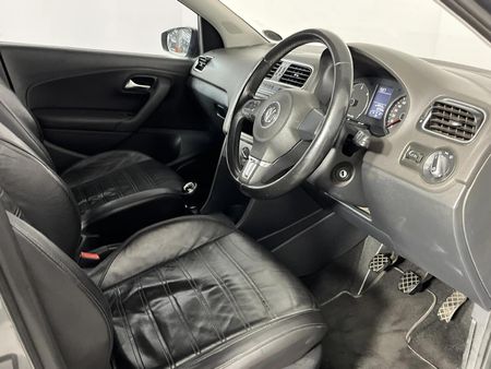 2013-Volkswagen-Polo-16-TDI-Comfortline-5-dr_9