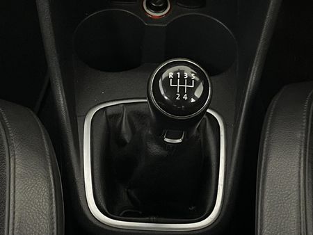2013-Volkswagen-Polo-16-TDI-Comfortline-5-dr_10